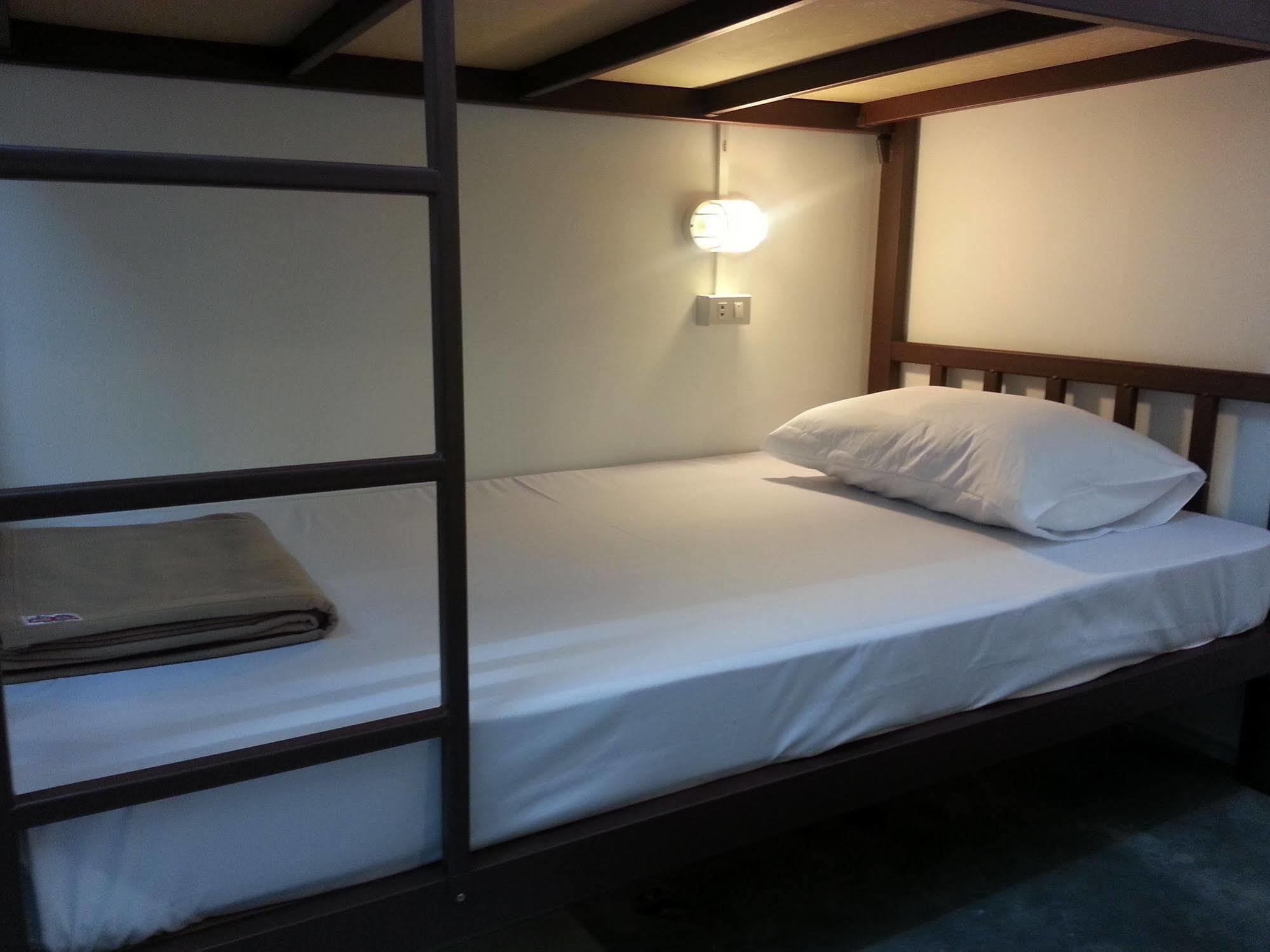 Dreams Guesthouse & Hostel Patong ภายนอก รูปภาพ